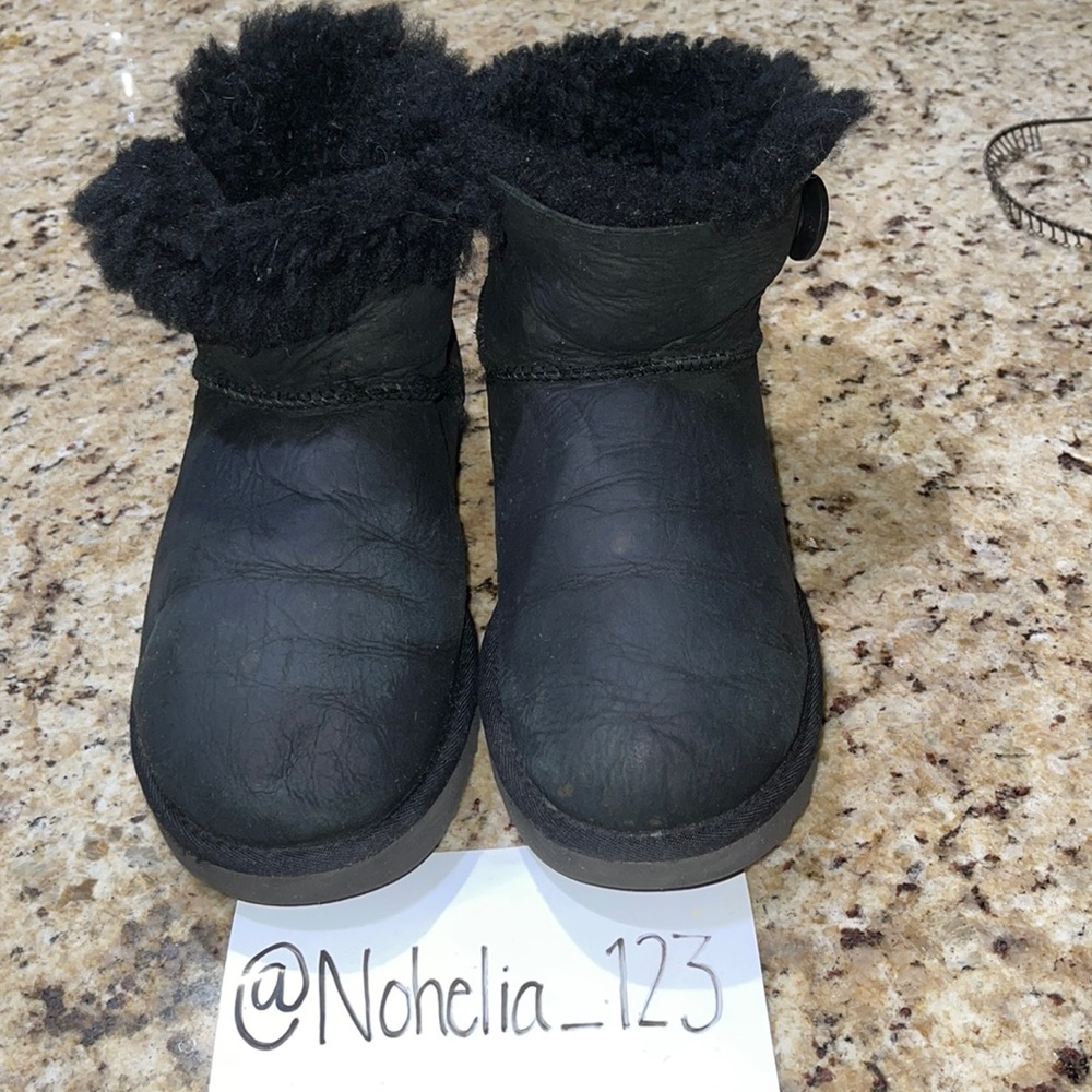 UGG Mini Bailey Button